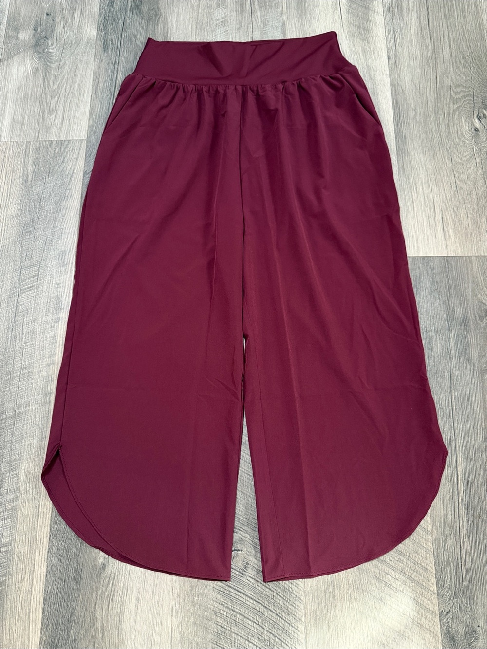 HALARA Wine High-Waist Cropped Wide-Leg Capris - Picture 4 of 10